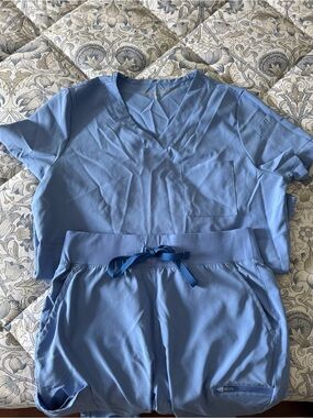 Uniform Advantage Scrub Set - Petite